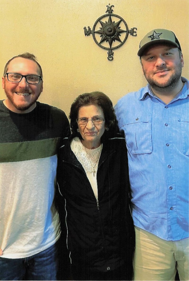 Elizabeth Terracina Collins - Photo 2