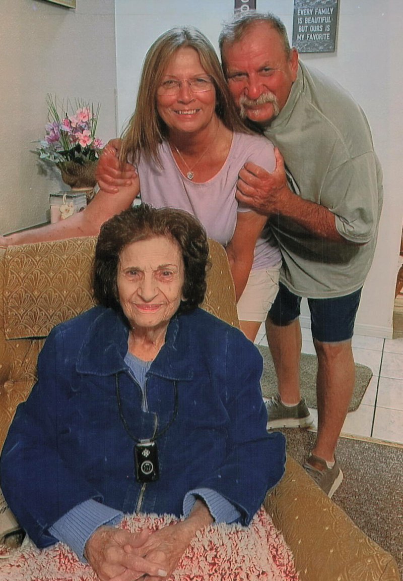 Elizabeth Terracina Collins - Photo 10