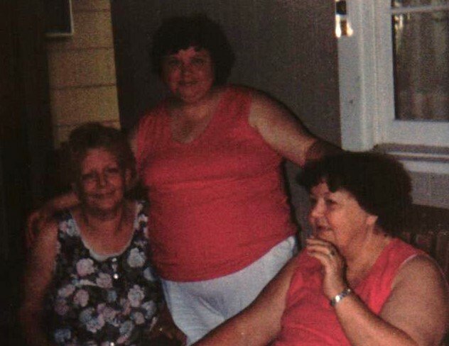 Helen Elaine Theriot - Photo 9