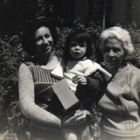 Elvira Estrello Jones - Photo 8