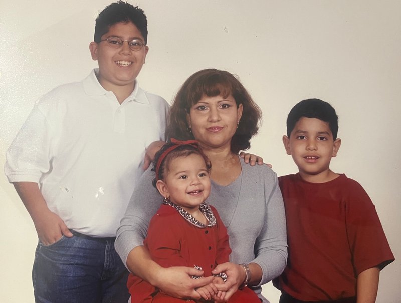 Vanessa Hernandez - Photo 4