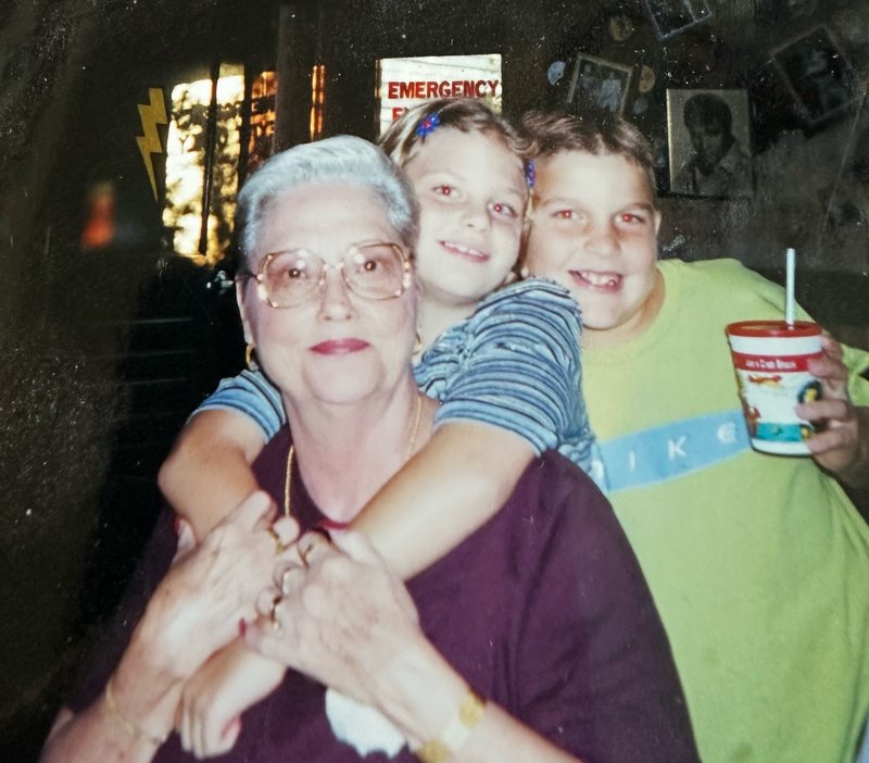 Lou Anne Simmons - Photo 2