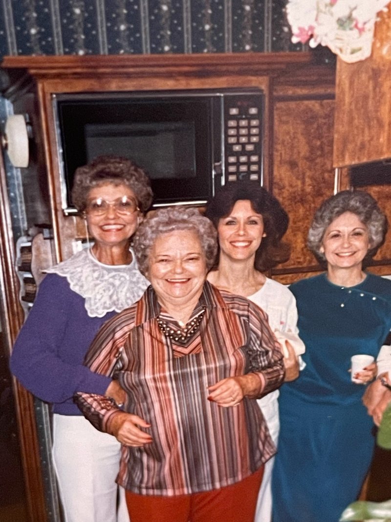 Lou Anne Simmons - Photo 7