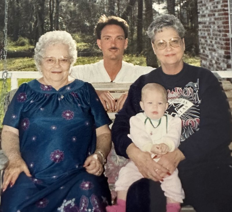 Lou Anne Simmons - Photo 8