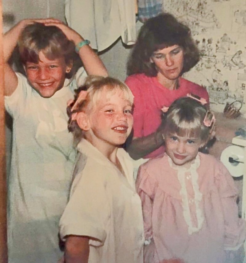 Lauren Shea Perry - Photo 2