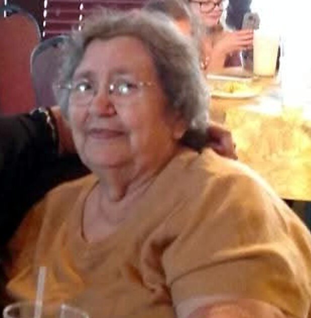 Elizabeth Joyce Hanks - Photo 3