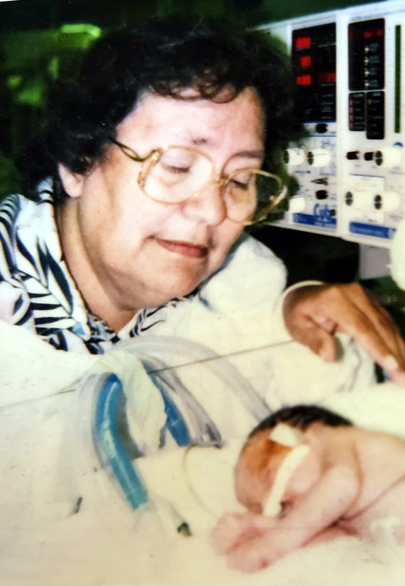 Elizabeth Joyce Hanks - Photo 4