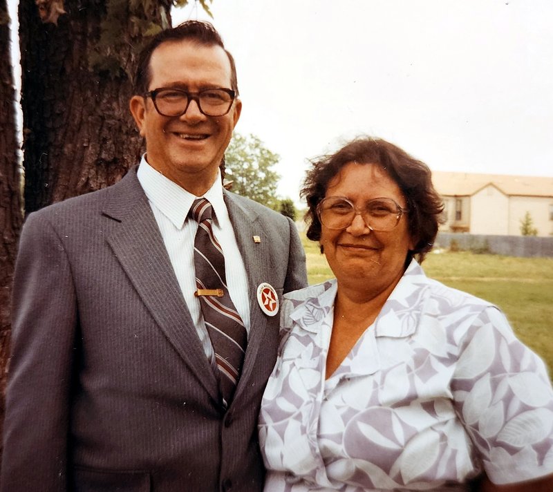 Elizabeth Joyce Hanks - Photo 5