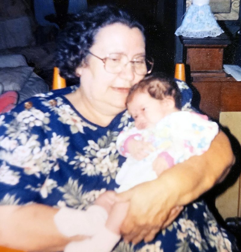 Elizabeth Joyce Hanks - Photo 6