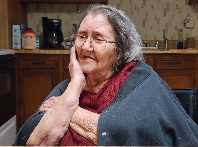 Elizabeth Joyce Hanks - Photo 9