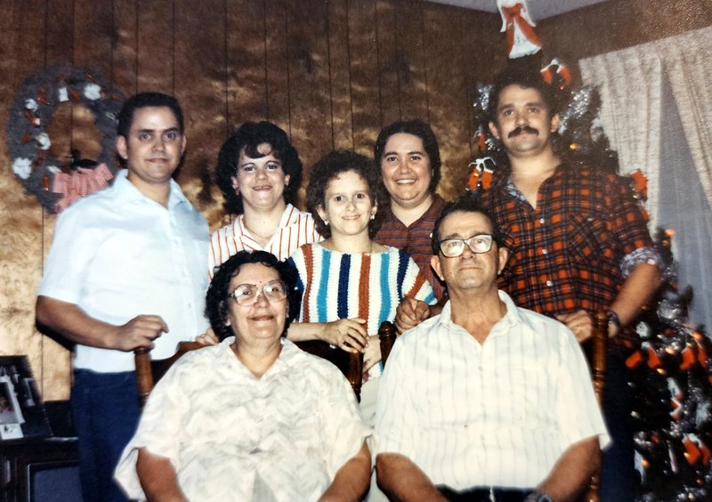 Elizabeth Joyce Hanks - Photo 8