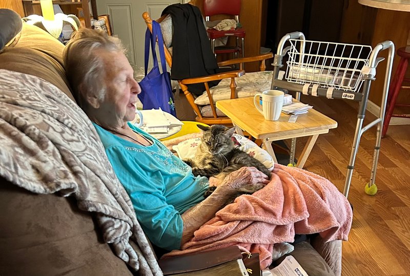 Joan Phillips - Photo 11