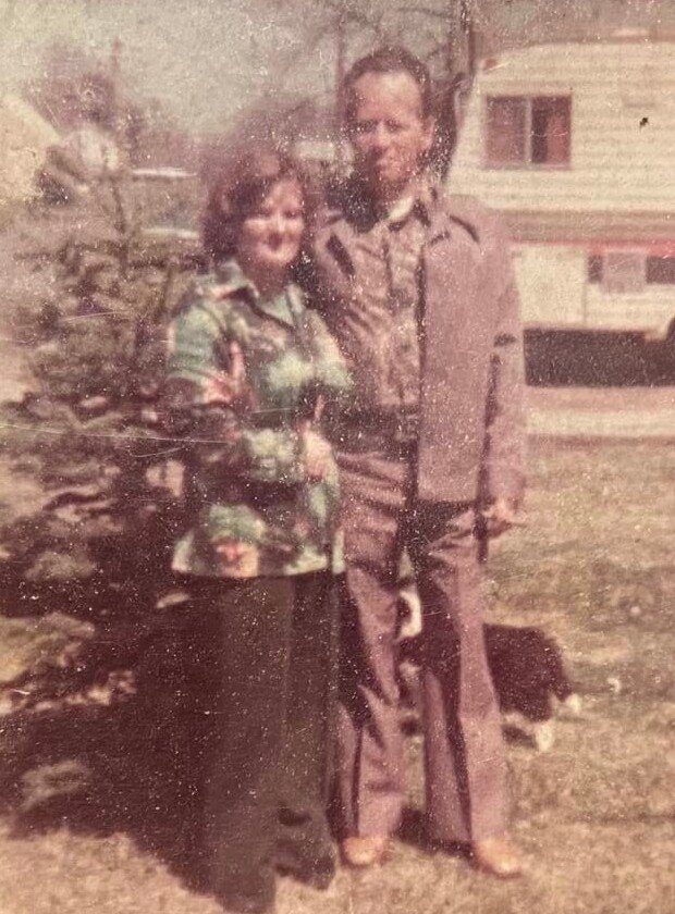 Sandra "Sandy" Hollis - Photo 5