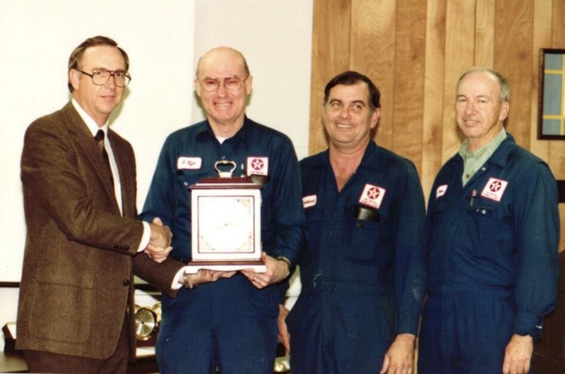 Gerald Wayne Vize - Photo 9