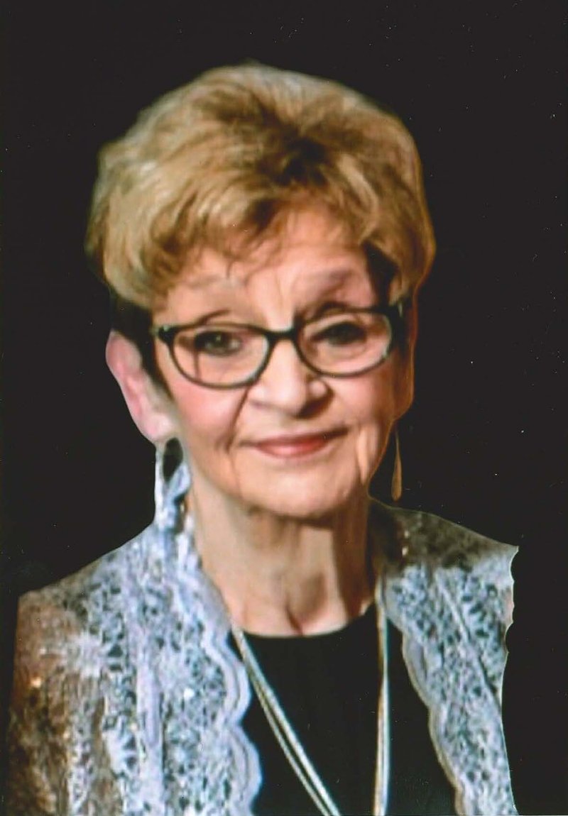 Frinacie Adele Horn - Photo 2