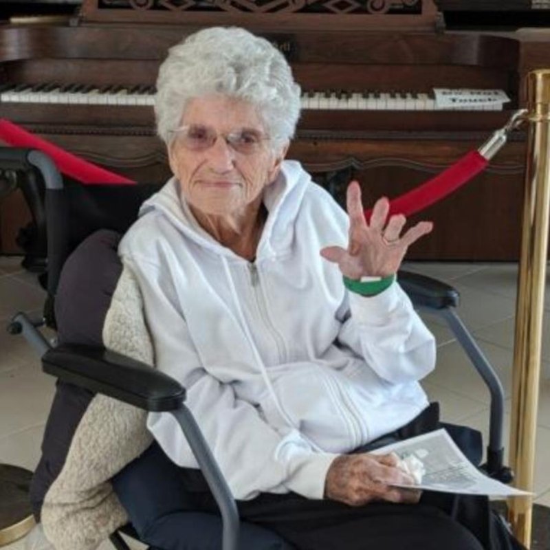 Billie Jean Jones - Photo 2