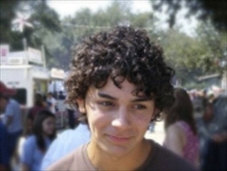 Aaron Gilbert Elizondo - Photo 3