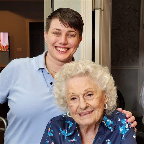 Maxine Lila Lovelace - Photo 4