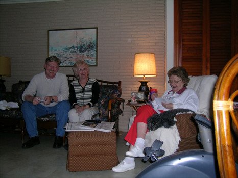 Isla Lou Collins - Photo 3