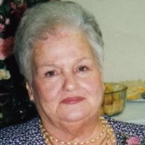 Hazel Hooks - Photo 3