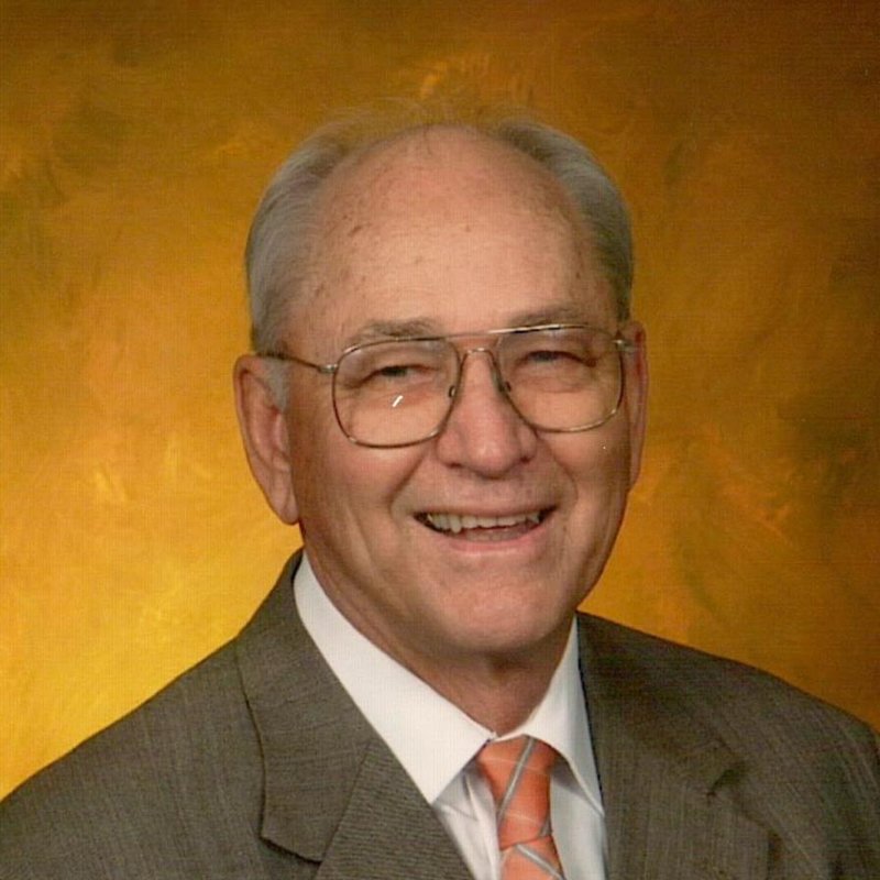 L.B. Hanks - Photo 2