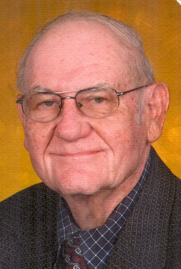 Howard M. Thomas - Photo 2